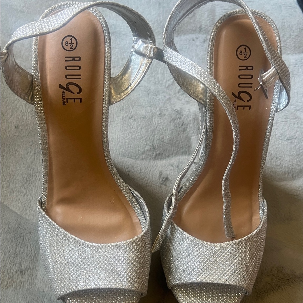 Rouge Helium Shimmering Silver Heels